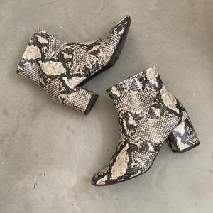 Women’s snake skin boots 2”